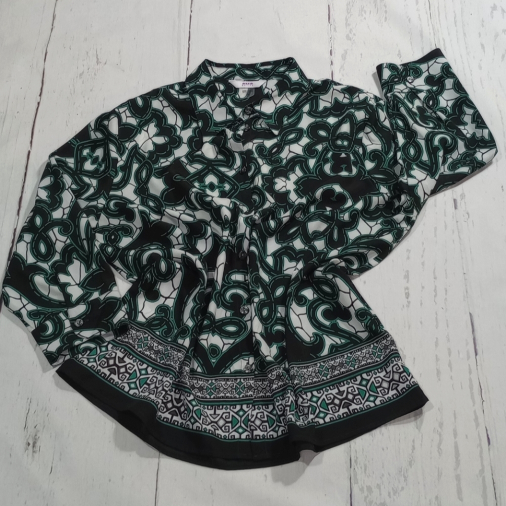 ALIA PETITE White Green Black Fluer Print Button Down Blouse